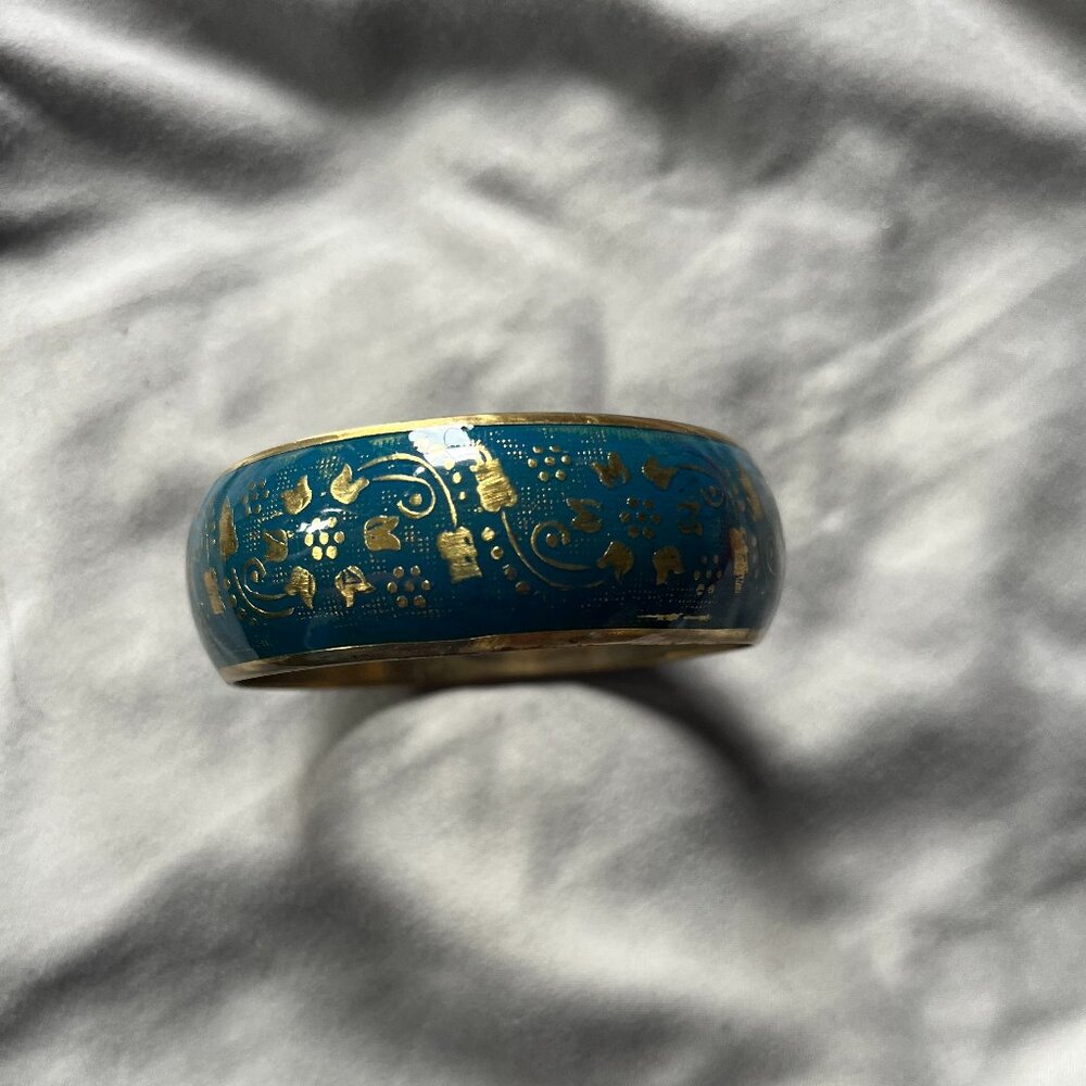 Beautiful blue bangle - like new!